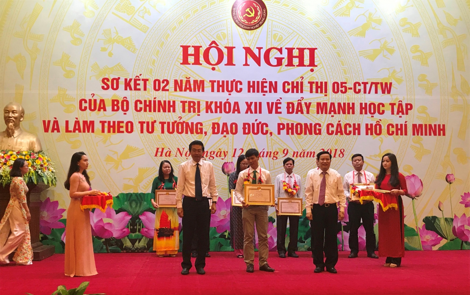 noi guong bac ve tinh sang tao sang kien chiu kho hoc hoi