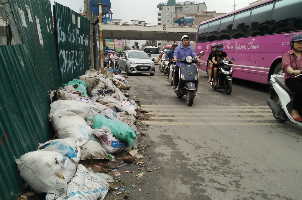 rac thai bua vay duong vanh dai 2 truong chinh