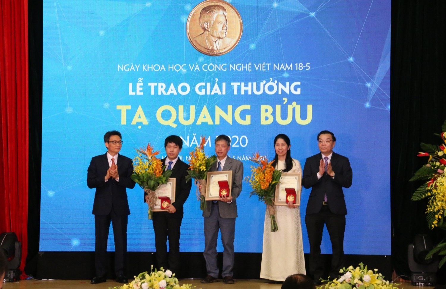 vinh danh nha khoa hoc dat giai thuong ta quang buu 2020