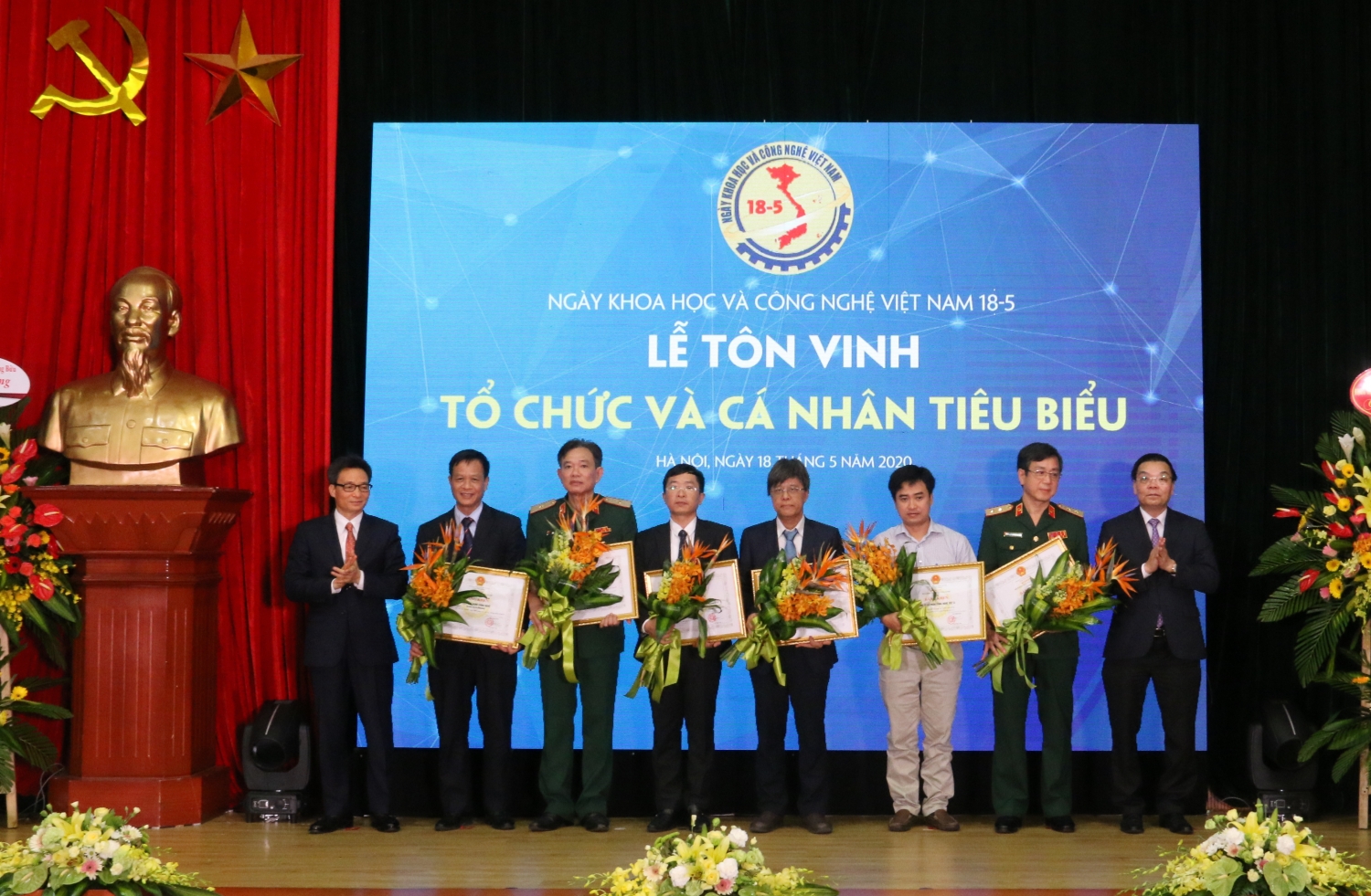 vinh danh nha khoa hoc dat giai thuong ta quang buu 2020
