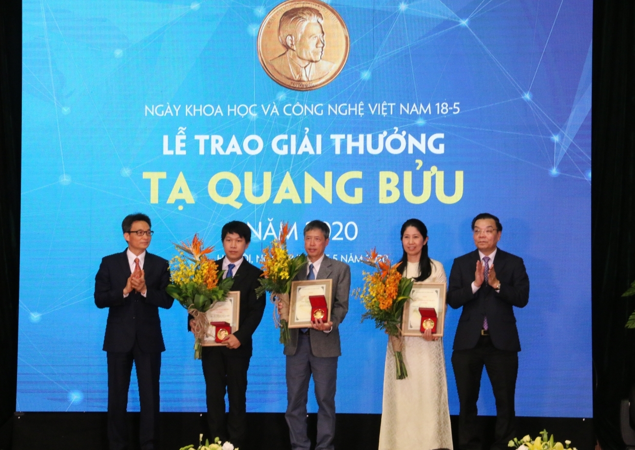Những tấm gương hết mình với đam mê khoa học