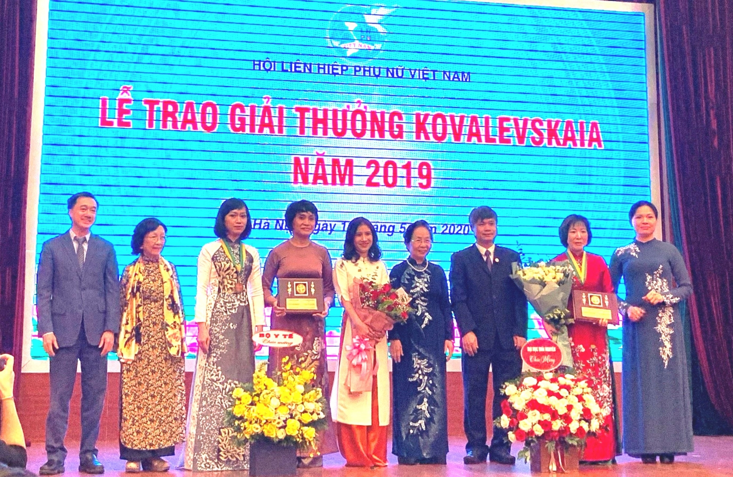 ton vinh tap the ca nhan dat giai thuong kovalevskaia 2019