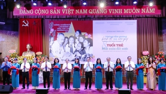 Triển lãm “Những tấm gương bình dị mà cao quý” và “Tuổi trẻ - Mùa Xuân đất nước”