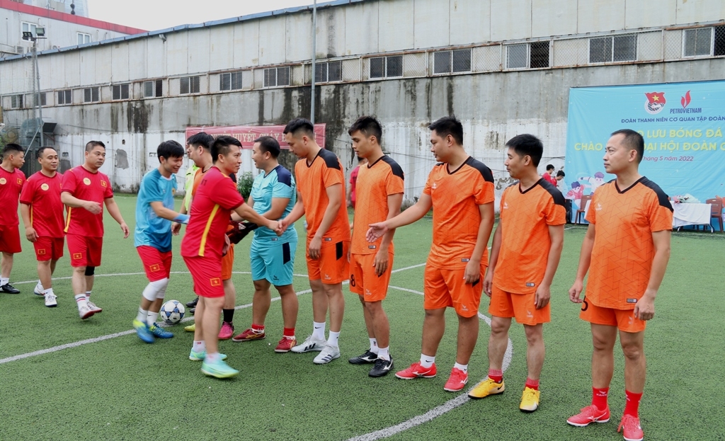 Đoàn Thanh niên Cơ quan Tập đoàn khai mạc giải bóng đá chào mừng Đại hội Đoàn các cấp