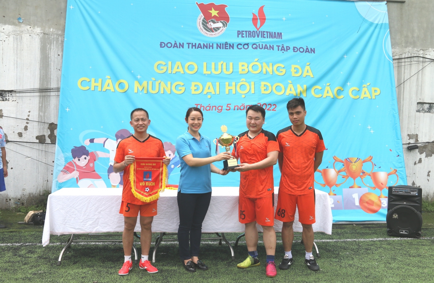 Đoàn Thanh niên Cơ quan Tập đoàn bế mạc giải bóng đá chào mừng Đại hội Đoàn các cấp Đoàn Thanh niên Cơ quan Tập đoàn bế mạc giải bóng đá chào mừng Đại hội Đoàn các cấp