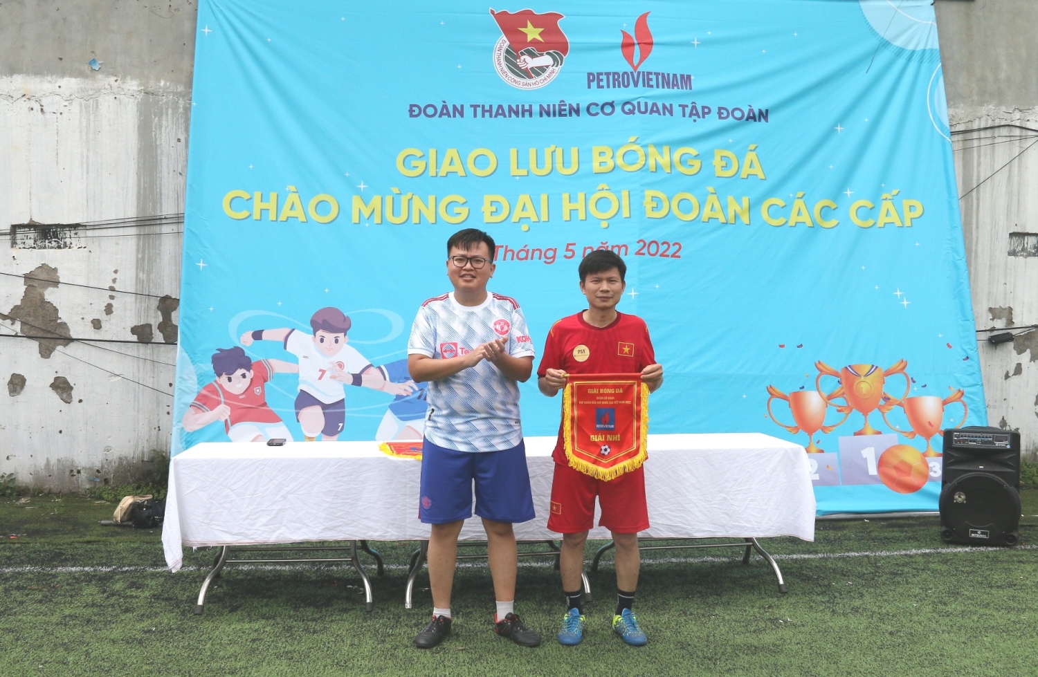 Đoàn Thanh niên Cơ quan Tập đoàn bế mạc giải bóng đá chào mừng Đại hội Đoàn các cấp Đoàn Thanh niên Cơ quan Tập đoàn bế mạc giải bóng đá chào mừng Đại hội Đoàn các cấp