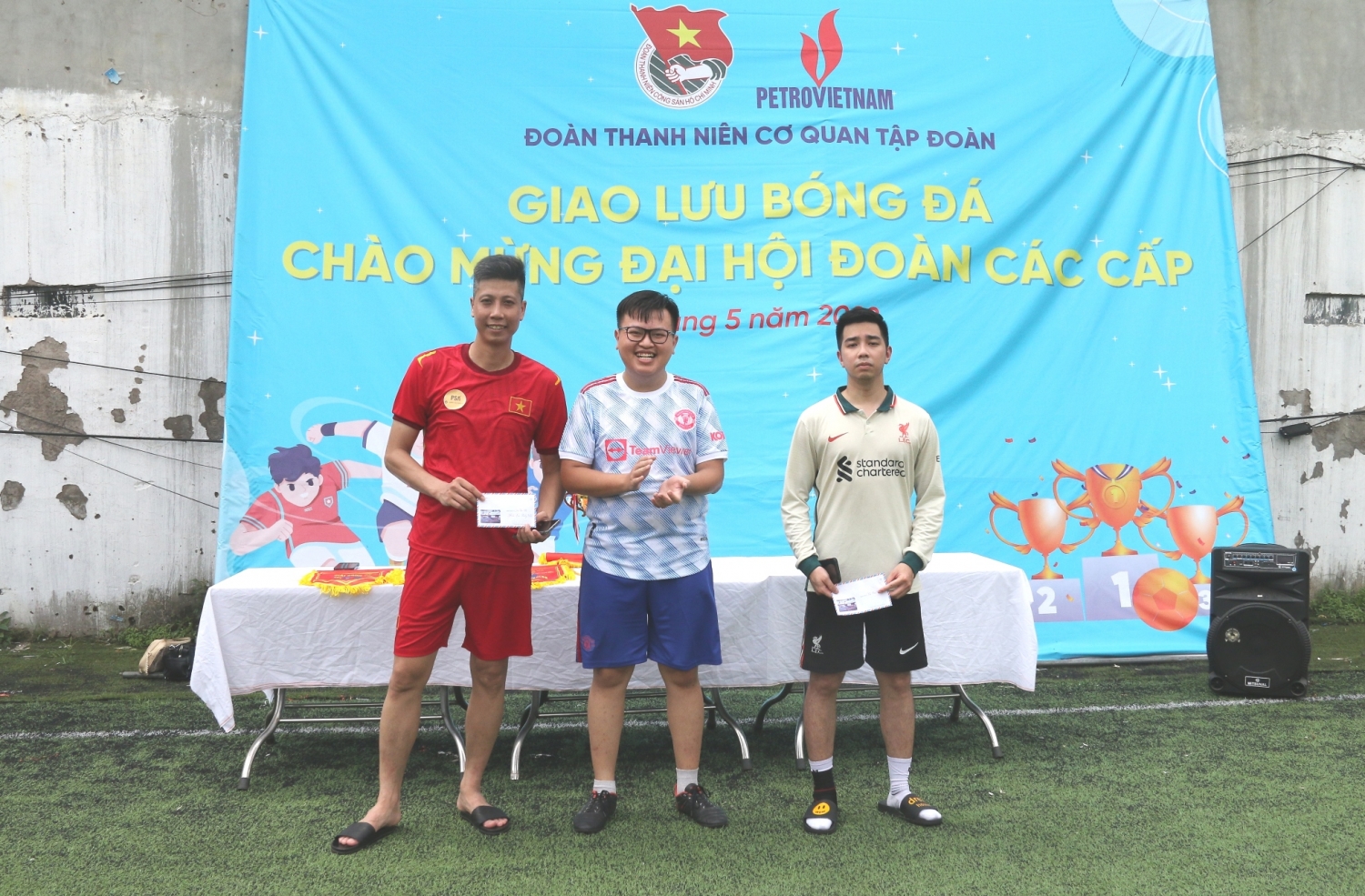 Đoàn Thanh niên Cơ quan Tập đoàn bế mạc giải bóng đá chào mừng Đại hội Đoàn các cấp Đoàn Thanh niên Cơ quan Tập đoàn bế mạc giải bóng đá chào mừng Đại hội Đoàn các cấp
