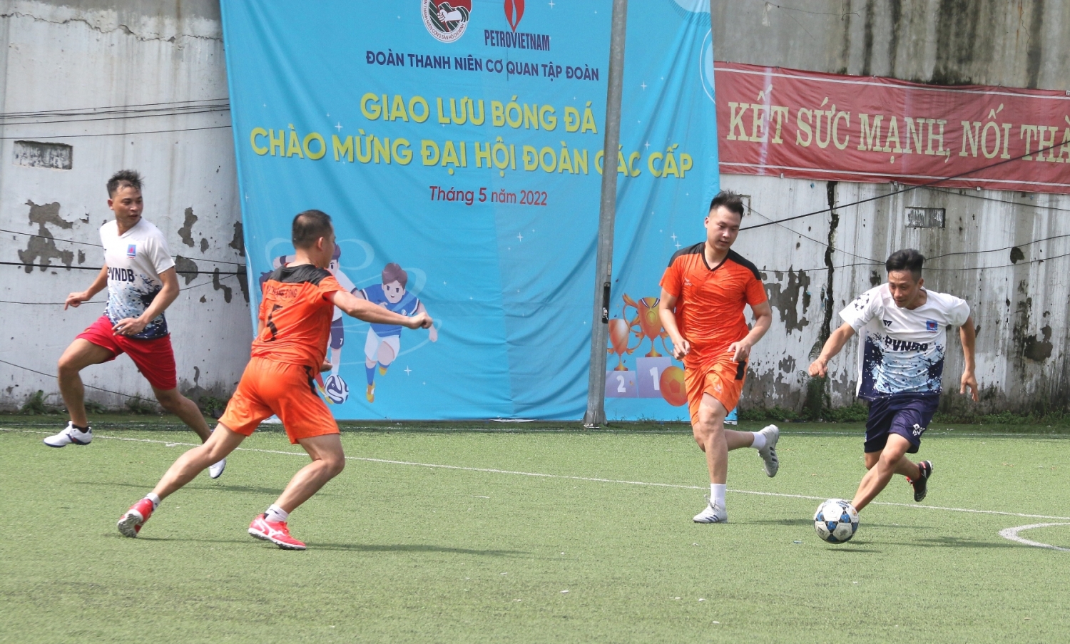 Đoàn Thanh niên Cơ quan Tập đoàn bế mạc giải bóng đá chào mừng Đại hội Đoàn các cấp Đoàn Thanh niên Cơ quan Tập đoàn bế mạc giải bóng đá chào mừng Đại hội Đoàn các cấp