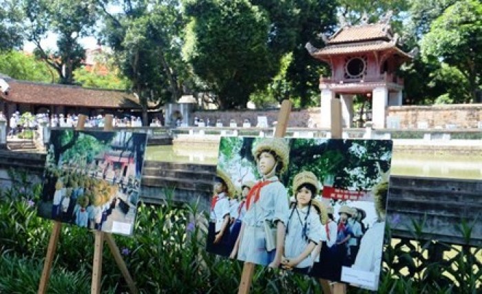 no nuc du hoi sach thieu nhi tai van mieu quoc tu giam
