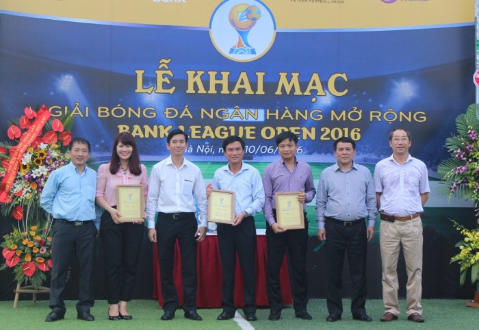 pvcombank khai mac giai bong da bank league open 2016