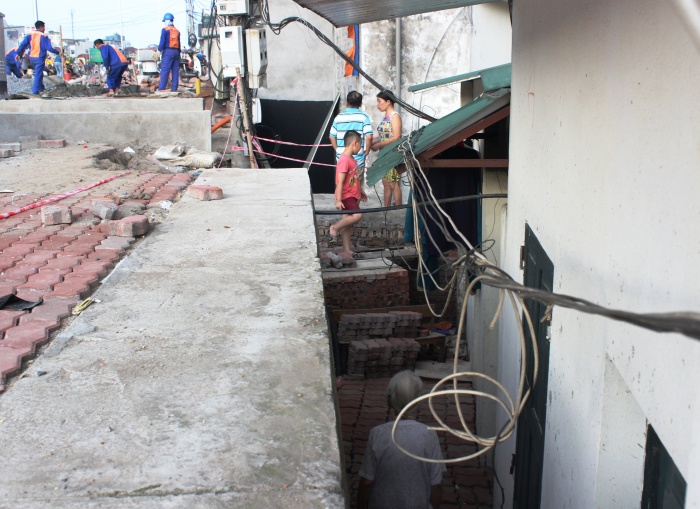 Hà Nội: Đường nghìn tỷ biến nhà dân thành “hầm” ha noi duong nghin ty bien nha dan thanh ham