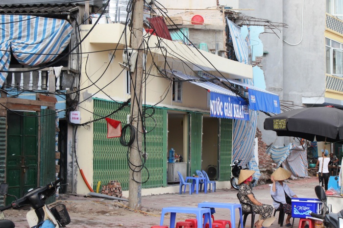 Hà Nội: Đường nghìn tỷ biến nhà dân thành “hầm” ha noi duong nghin ty bien nha dan thanh ham