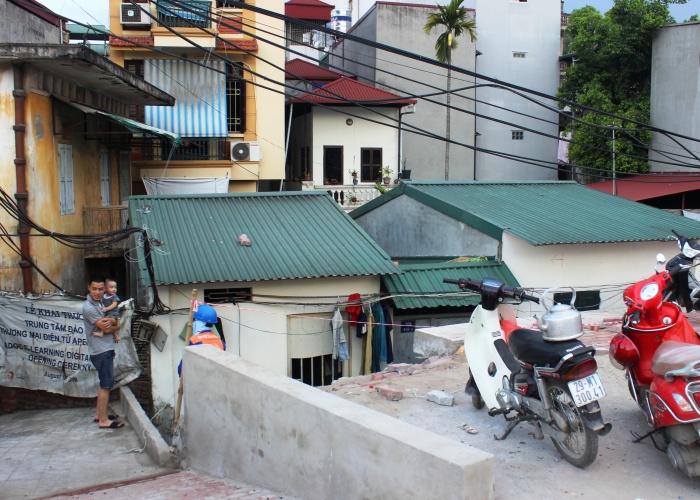 Hà Nội: Đường nghìn tỷ biến nhà dân thành “hầm” ha noi duong nghin ty bien nha dan thanh ham
