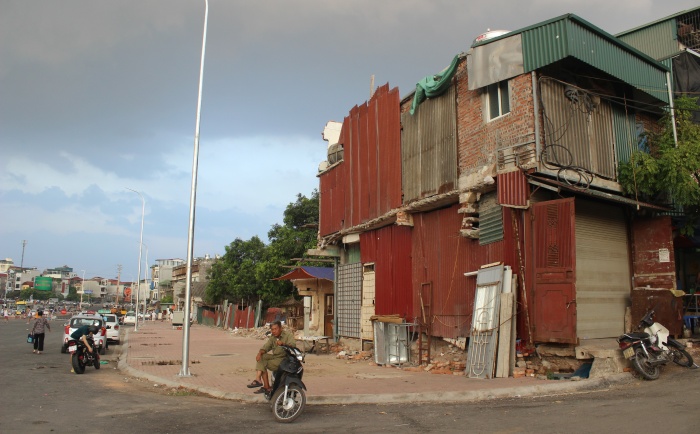 Hà Nội: Đường nghìn tỷ biến nhà dân thành “hầm” ha noi duong nghin ty bien nha dan thanh ham