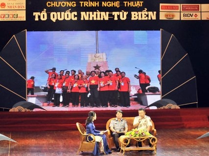 sau lang chuong trinh nghe thuat to quoc nhin tu bien