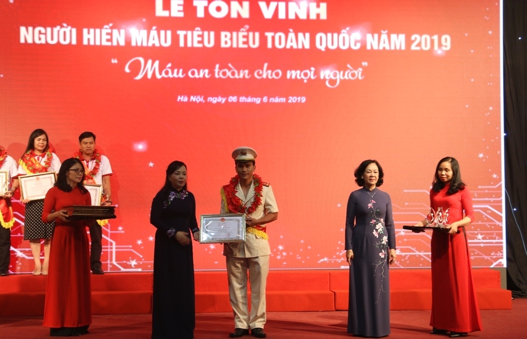 ton vinh 100 nguoi hien mau tinh nguyen tieu bieu nam 2019