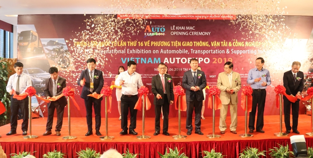 nhieu mau o to xe may moi xuat hien tai vietnam autoexpo 2019