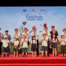 di bo van dong toan dan doi mu bao hiem cho tre em