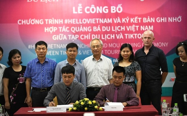 quang ba du lich viet nam bang cong cu video hellovietnam