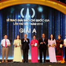 ha noi trao 6 giai a bao chi ve xay dung dang va phat trien van hoa