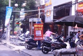 Lấn chiếm lòng đường, vỉa hè: Căn bệnh mãn tính không thuốc chữa?