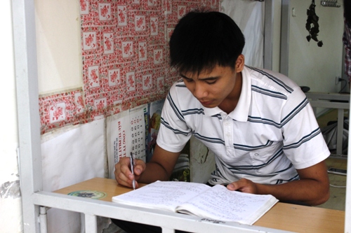 Sĩ tử mồ côi đi thi với 500.000 đồng