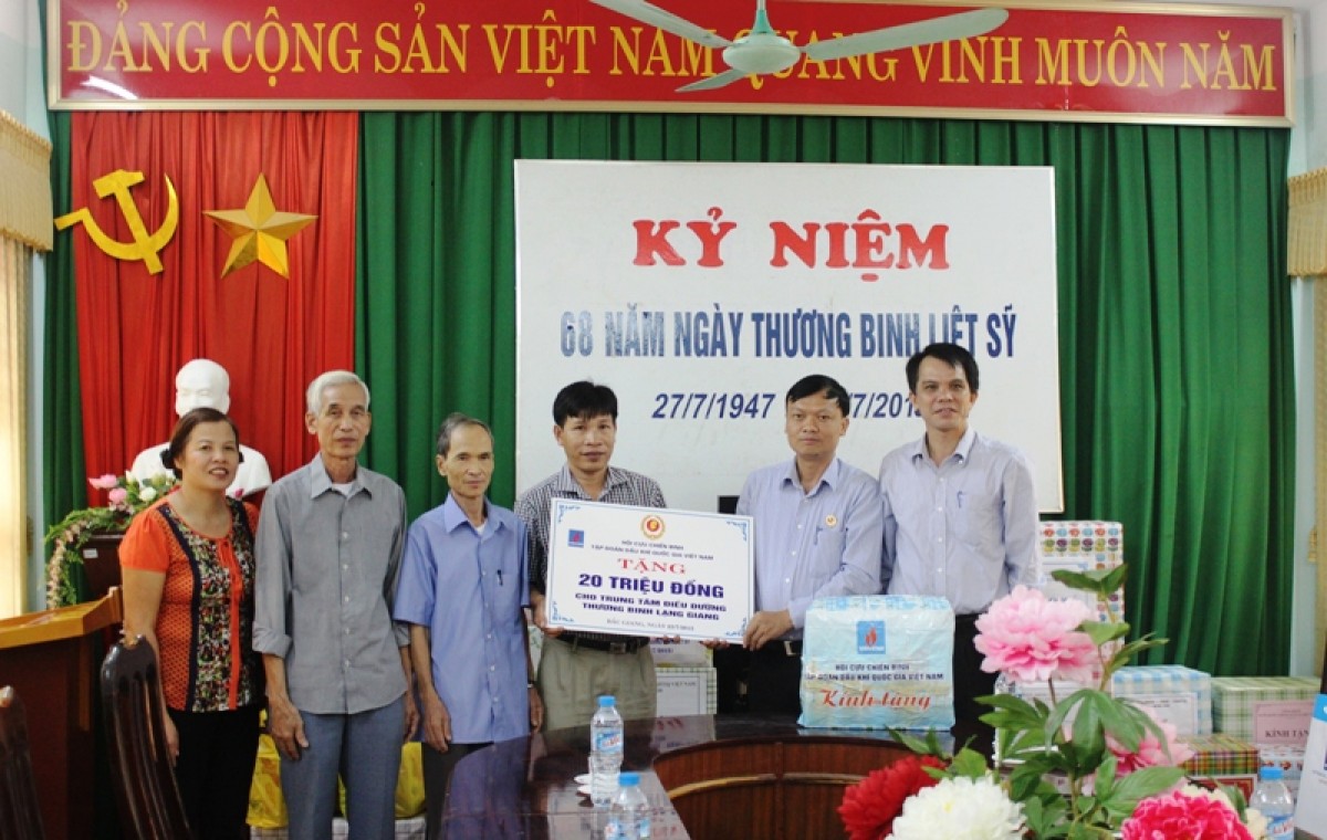 Tiếp nối hoạt động tri ân người có công với cách mạng