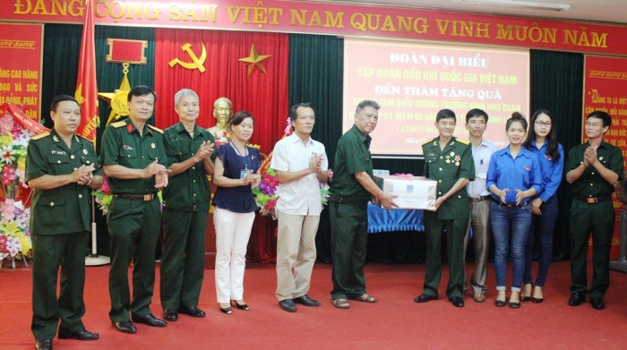 hoi cuu chien binh pvn tham tang qua trung tam dieu duong thuong binh nho quan