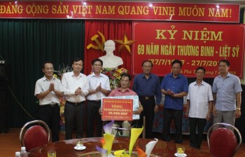 Thăm, tặng quà Trung tâm điều dưỡng người có công tỉnh Phú Thọ