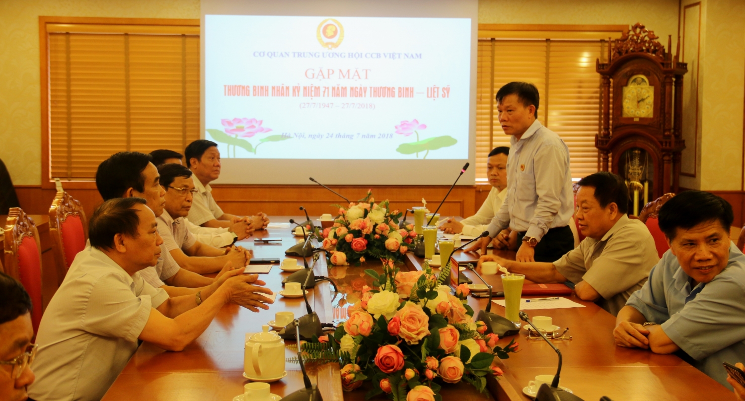 hoi ccb tap doan tham hoi tang qua cac thuong binh gia dinh liet si trung uong hoi ccb