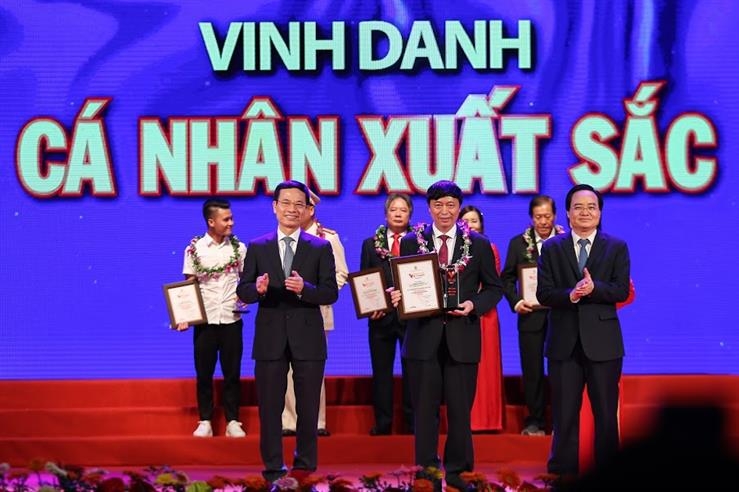 Nhân rộng những tấm gương điển hình trong ngành Giáo dục