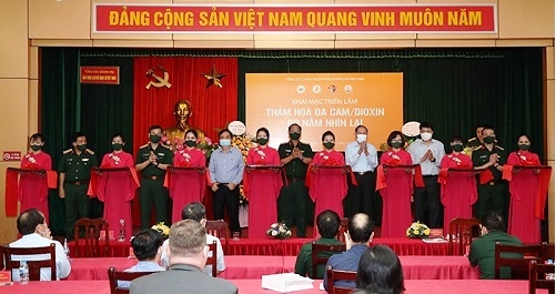 Triển lãm “Thảm họa da cam/dioxin - 60 năm nhìn lại”