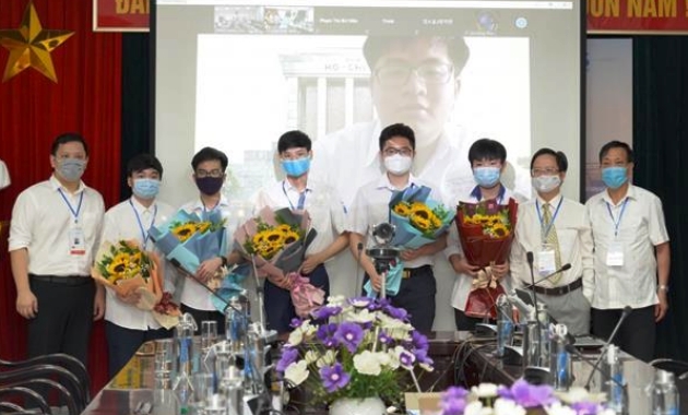 Việt Nam giành Huy chương Vàng tại Olympic Toán học quốc tế 2021