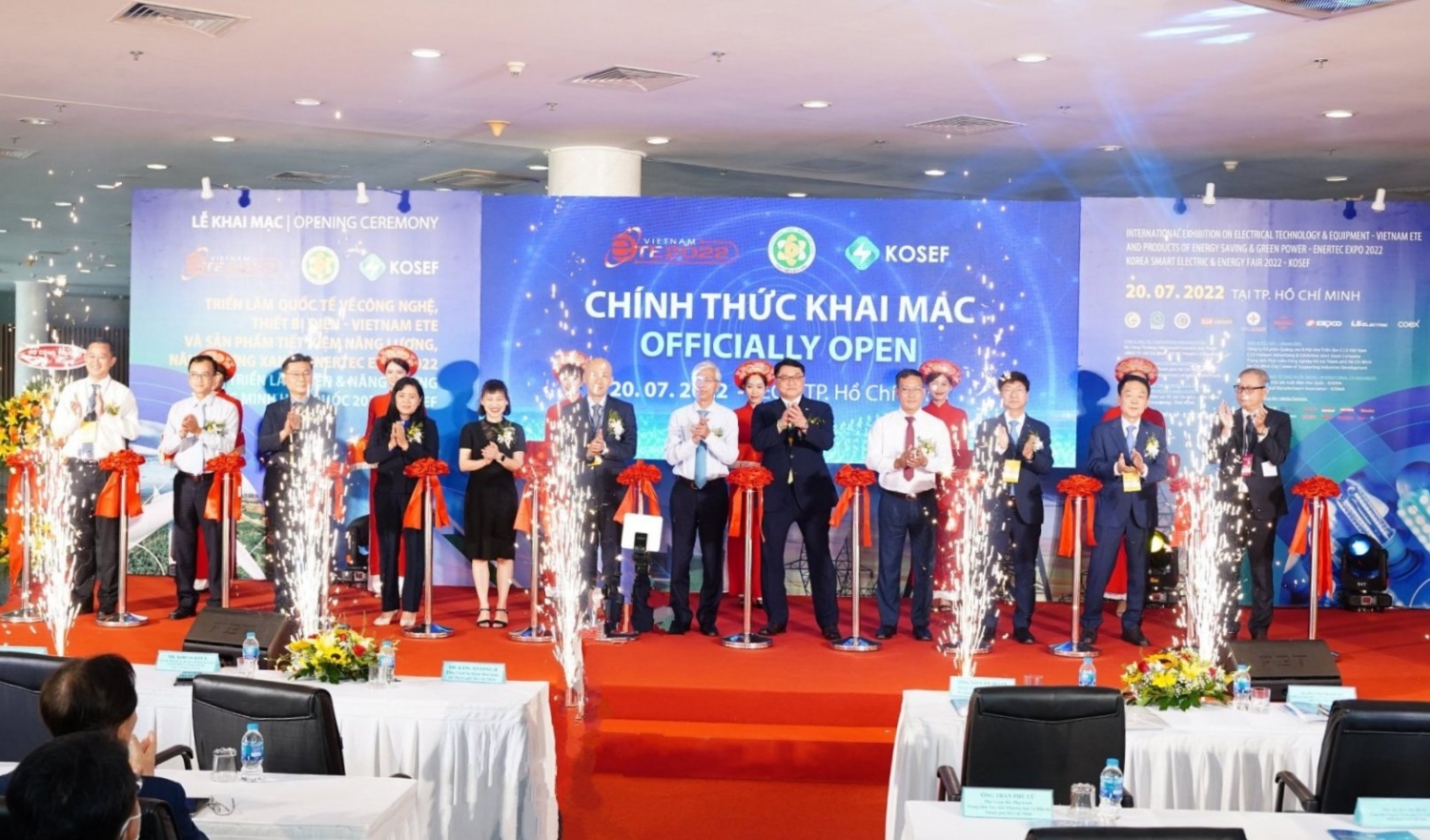 Trưng bày thiết bị, công nghệ điện và năng lượng xanh tại Vietnam ETE & Enertec Expo 2022