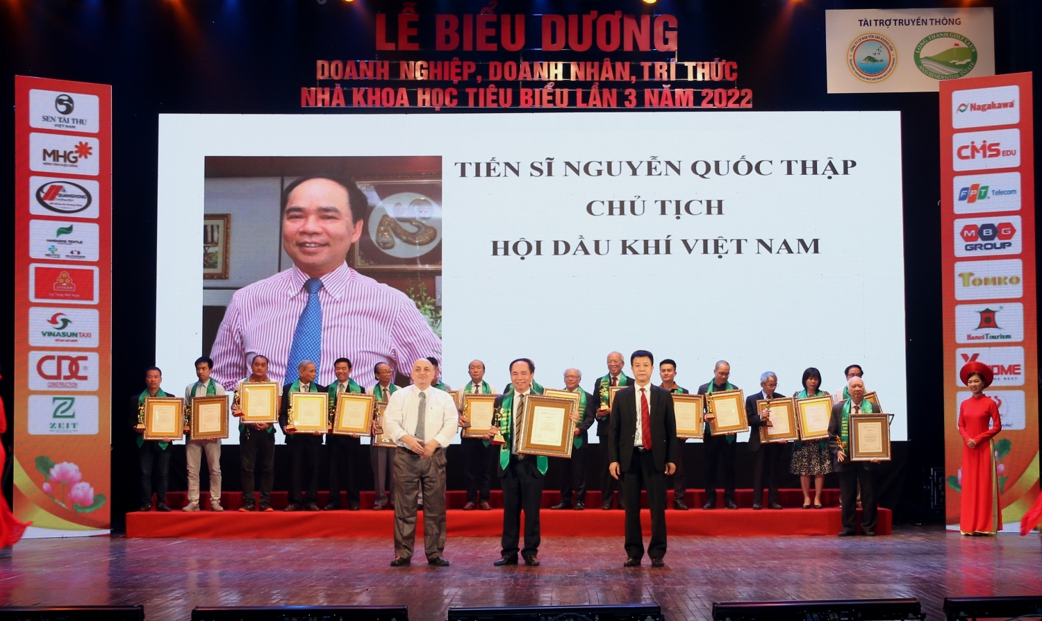 Tiến sĩ Nguyễn Quốc Thập – Chủ tịch Hội DKVN nhận vinh danh Trí thức, Nhà khoa học tiêu biểu năm 2022 của Liên hiệp các Hội UNESCO Việt Nam