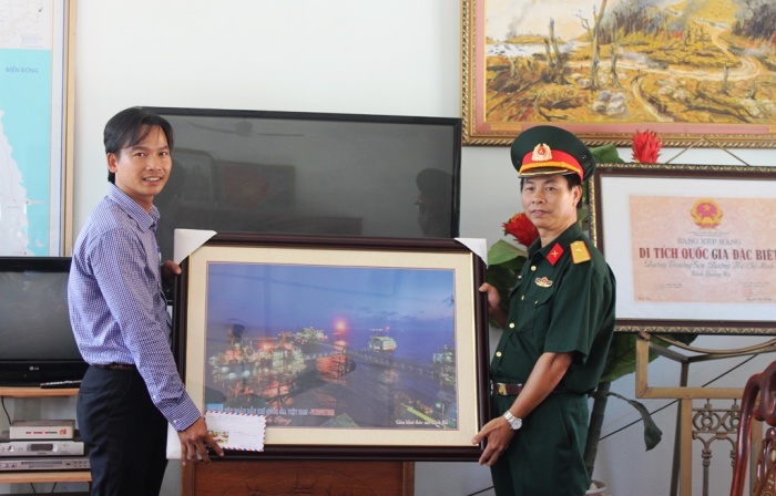 hoi ccb cong ty me tap doan tuong nho cac anh hung liet sy