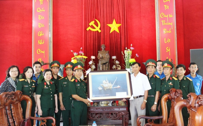 hoi ccb cong ty me tap doan tuong nho cac anh hung liet sy