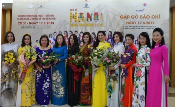 tinh yeu dat nuoc qua chuong trinh thu do ha noi trong long nguoi xa xu