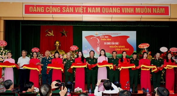 trung bay tu lieu quy ve di chuc cua bac nguon sang dan duong