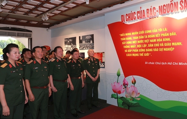 trung bay tu lieu quy ve di chuc cua bac nguon sang dan duong