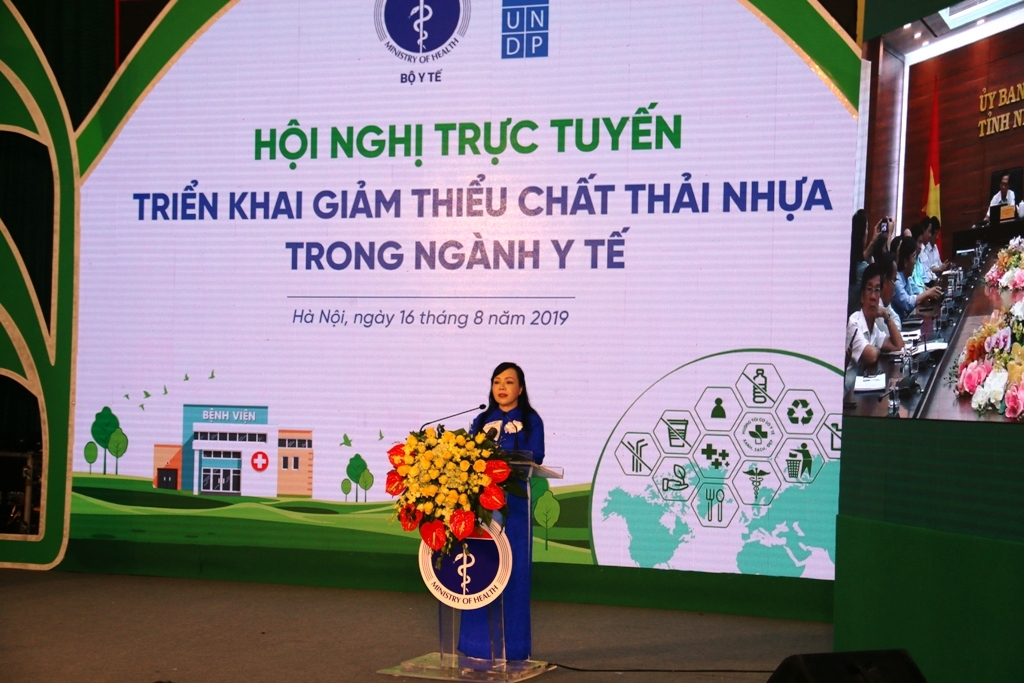 day manh trien khai giam thieu chat thai nhua trong nganh y te