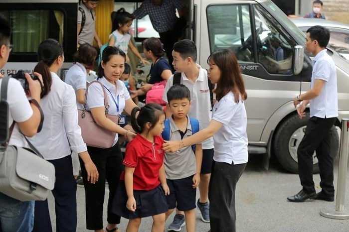 Bảo đảm an toàn cho học sinh khi đưa đón bằng xe ô tô