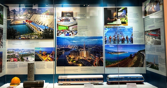 trung bay hon 250 tai lieu hien vat ve di chuc cua chu tich ho chi minh