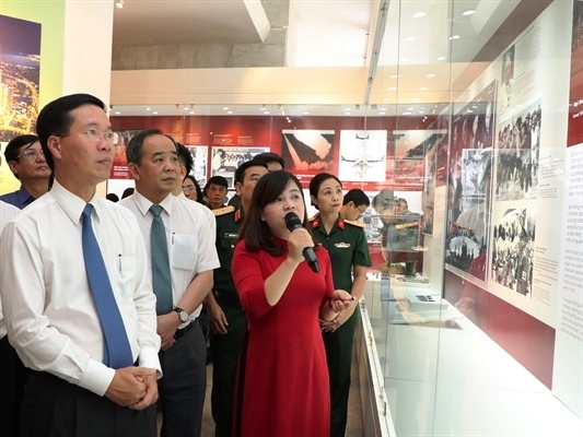 trung bay hon 250 tai lieu hien vat ve di chuc cua chu tich ho chi minh