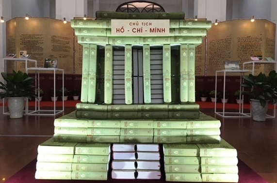 trung bay tu lieu 50 nam thuc hien di chuc chu tich ho chi minh