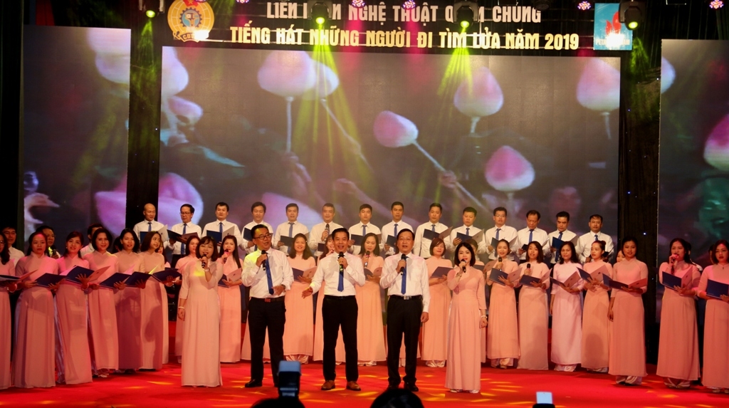 Những tiết mục đặc sắc tại Liên hoan “Tiếng hát Những người đi tìm lửa” năm 2019 nhung tiet muc hay o tieng hat nhung nguoi di tim lua nam 2019