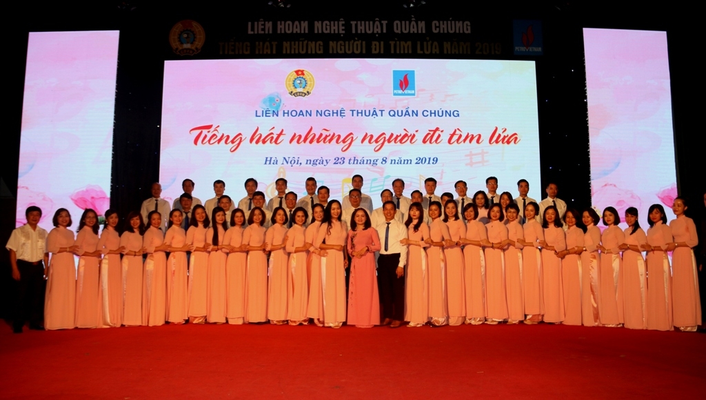 Những tiết mục đặc sắc tại Liên hoan “Tiếng hát Những người đi tìm lửa” năm 2019 nhung tiet muc hay o tieng hat nhung nguoi di tim lua nam 2019