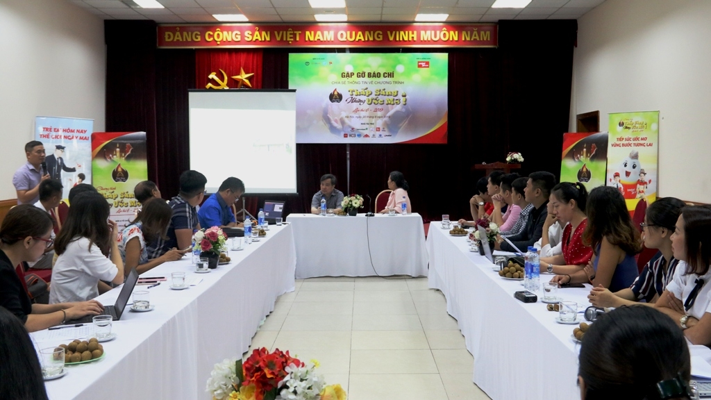 thap sang nhung uoc mo cho tre em dan toc mien nui co hoan canh kho khan