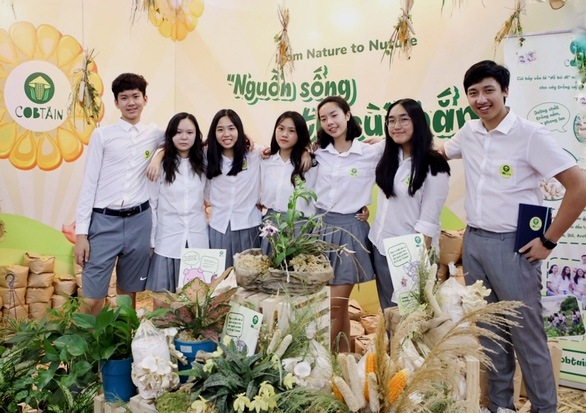 hoc sinh viet nam vo dich khoi nghiep tre quoc te 2020 voi tai che cui bap