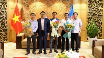 PVN trao sổ hưu cho các cán bộ, chuyên viên Cơ quan Tập đoàn